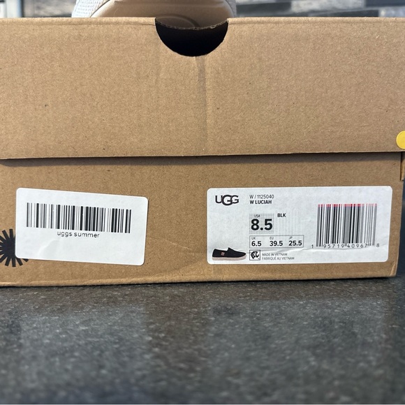 UGG Black W Luciah Shoes - Picture 3 of 5